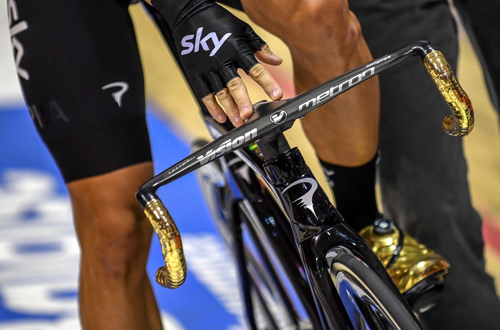 Custom gold DMT shoes and handlebar tape for Elia Viviani