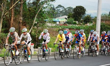 The Boyaca Orgullo De America team controls the peloton for race leader Fernando Camargo.