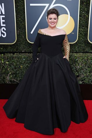 Kelly Clarkson Golden Globes 2018 Red Carpet 13