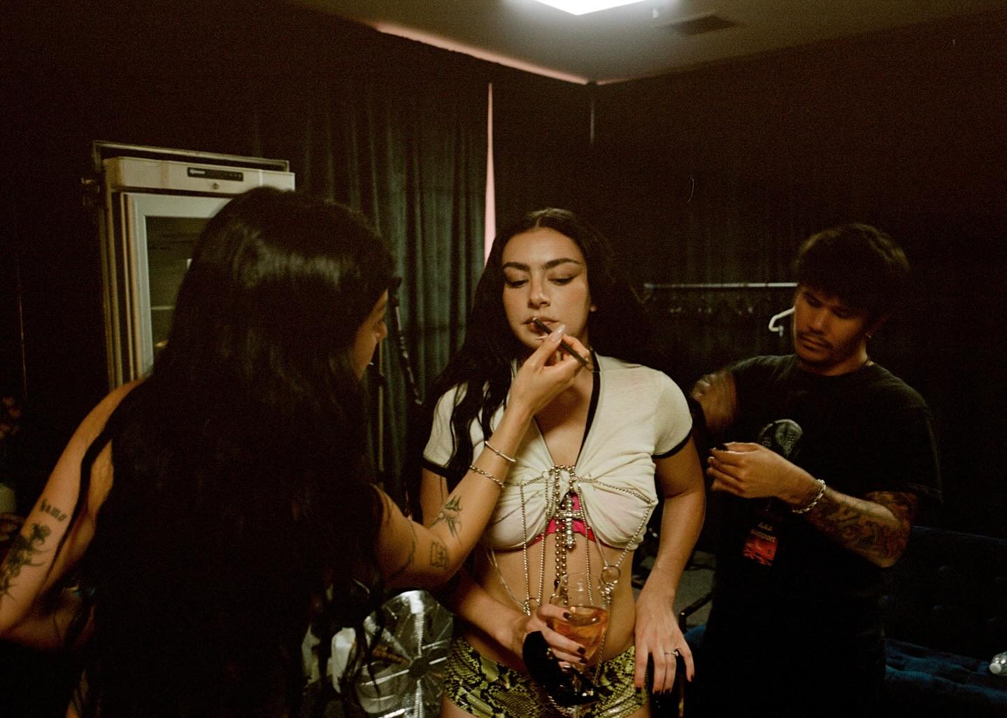 Celebrity makeup artist Yasmin Istanbouli doing Charli XCX's makeup.