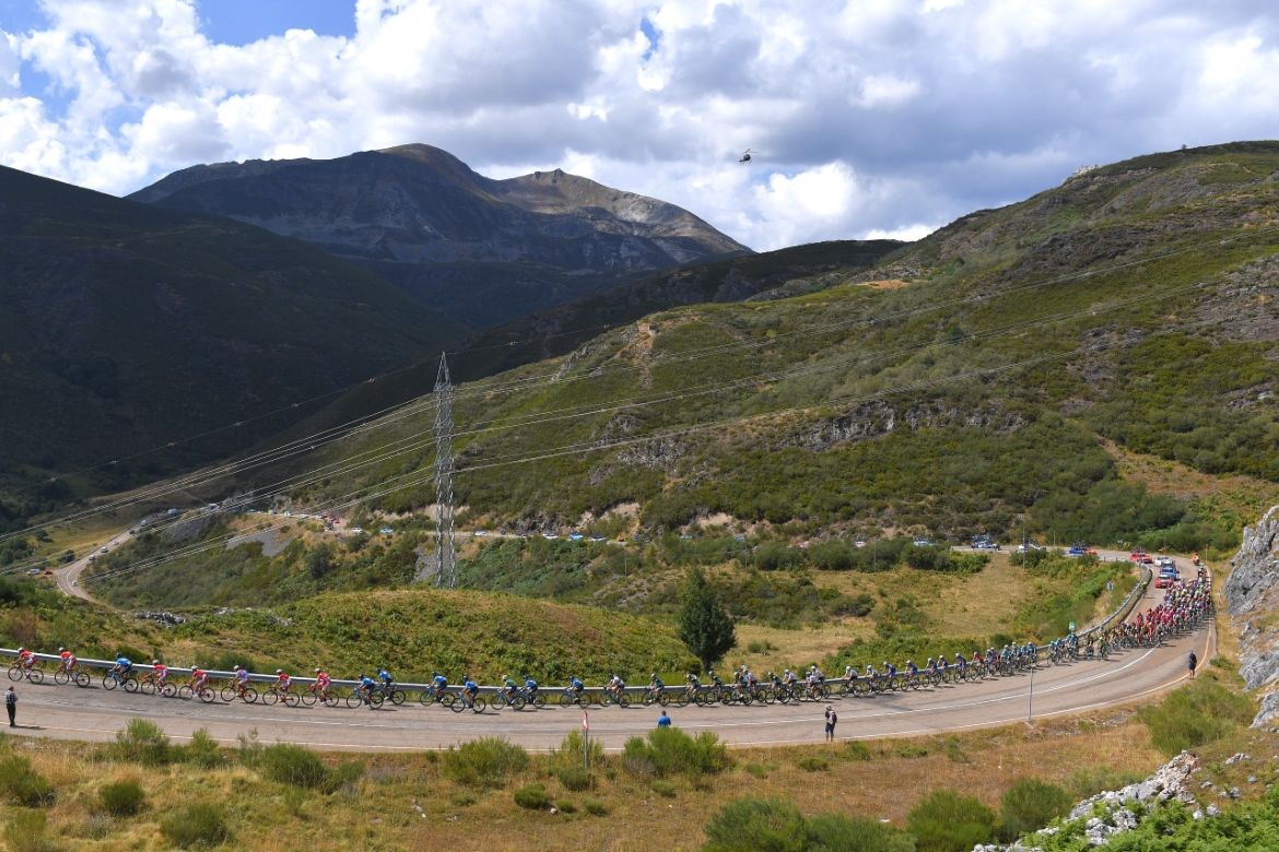 The race continues through the mountains