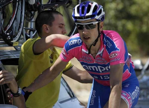 Lampre's Alfredo Balloni gets some repairs