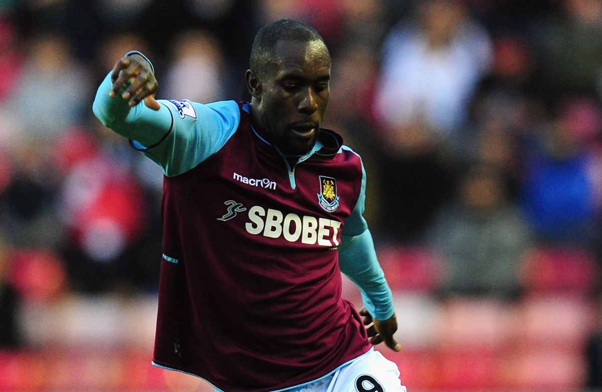 Striker Cole pens new West Ham contract | FourFourTwo