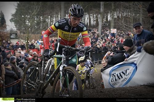 Sven Nys racing at the Vorselaar cross course!