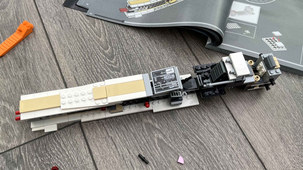 Building the Lego Star Wars UCS X-Wing Starfighter (75355)