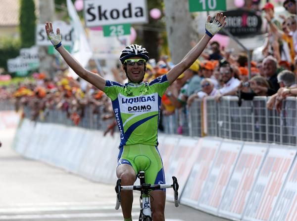 Vincenzo Nibali (Liquigas - Doimo) celebrates his stage victory in Asolo.