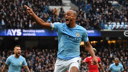 Vincent Kompany goal Man City vs Man Utd