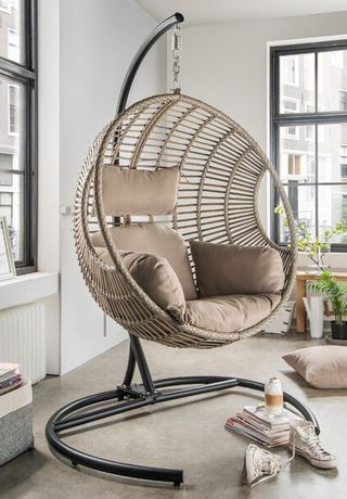 Garden hanging chair suitable for indoors and out
