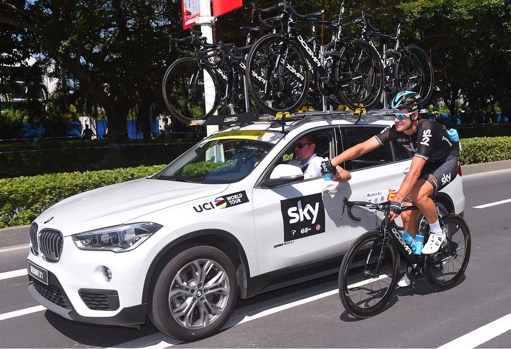 Jonathan Dibben at the team car