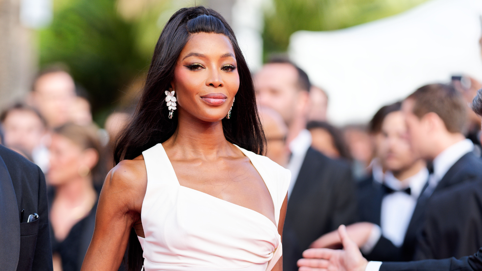 naomi campbell in a white dress