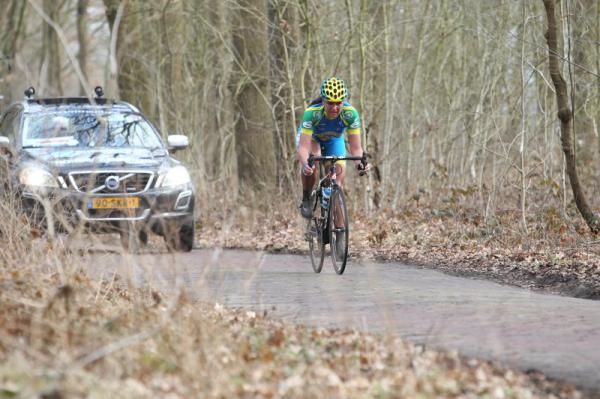 Chantal Blaak (AA Drink) had a 30 second lead in the woods