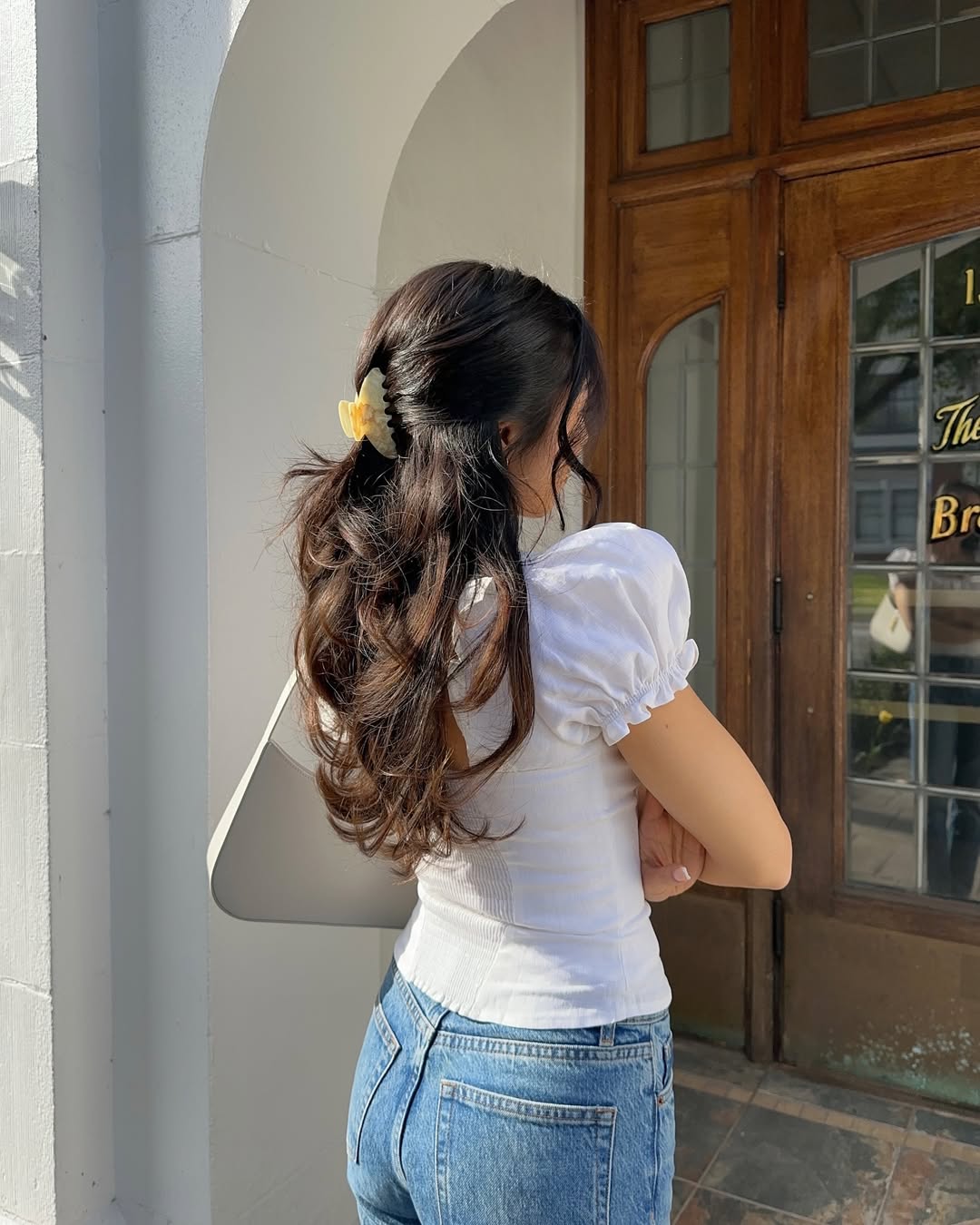 Mobina Peiman shows off her glossy, chocolate-colored curls with a marbled caw clip