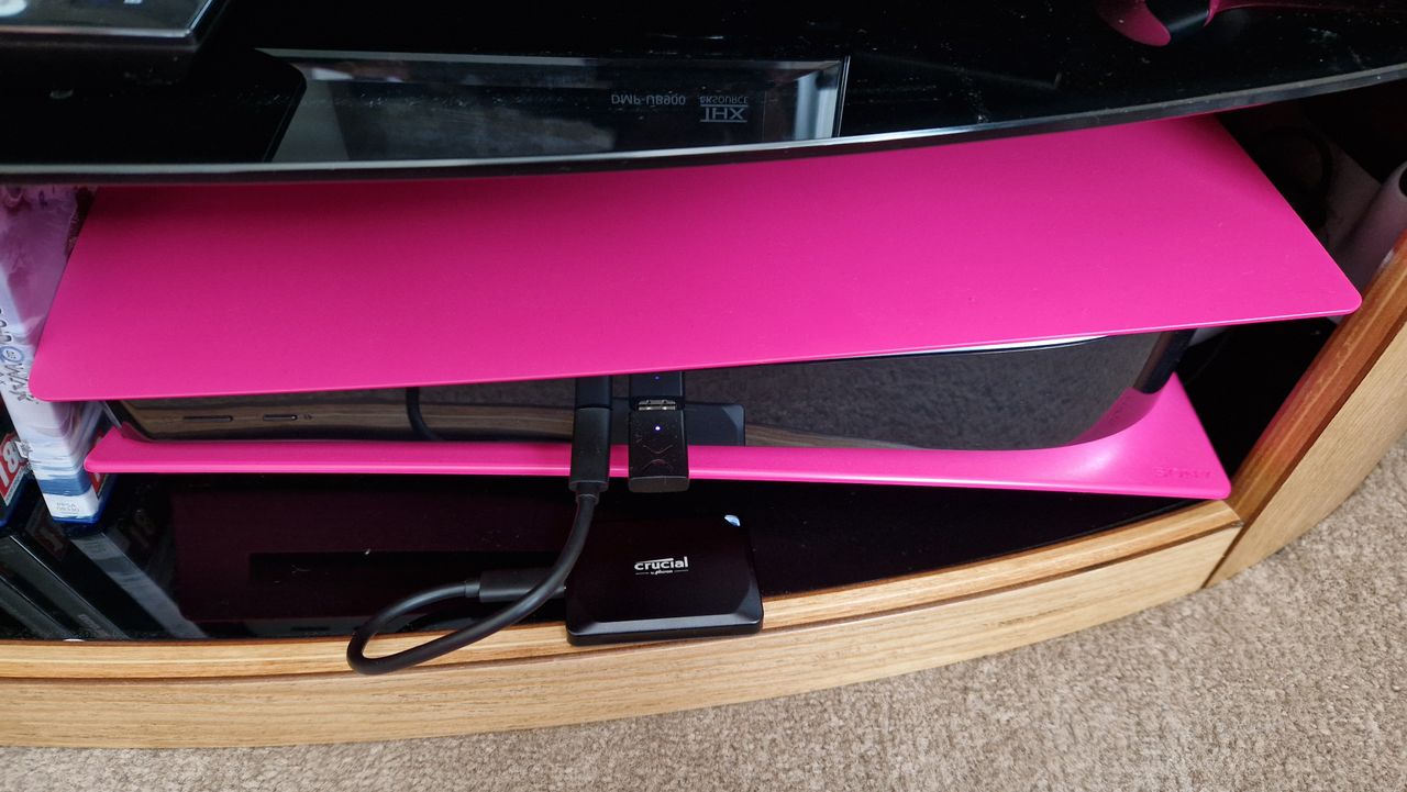 Crucial X10 Pro hooked up to a pink PS5