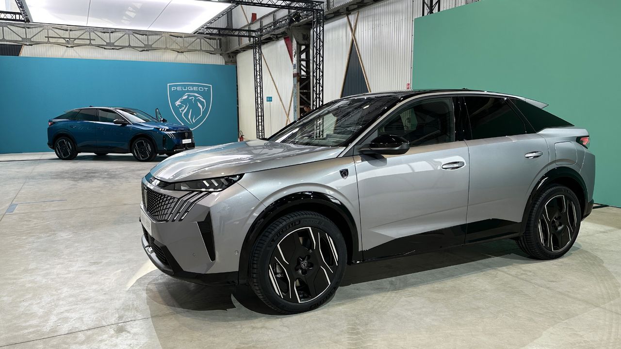 Peugeot E-3008 EV