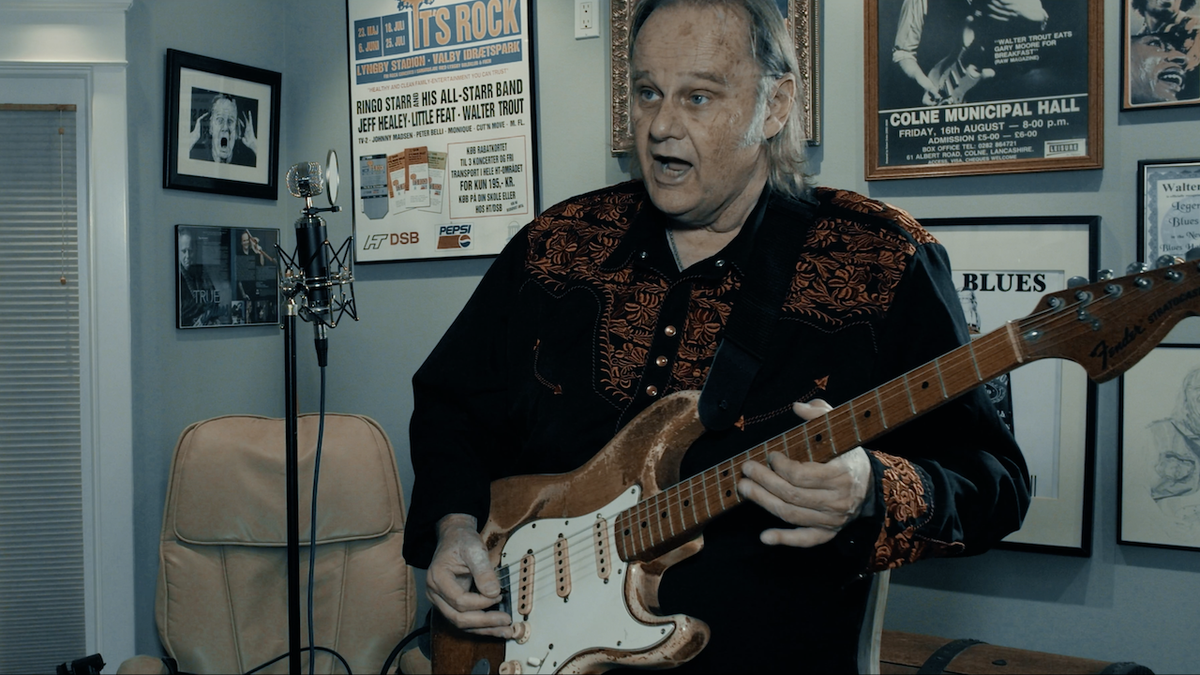 Walter Trout: "You don't need pedals. If you get a kickass amp, why would you put it through a $100 pedal?"