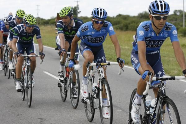 Alberto Contador (Saxo Bank) sits in, protected by a teammate