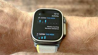 WatchOS 11 widget for cycling workout showing distance