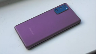 Samsung Galaxy S21 FE light violet
