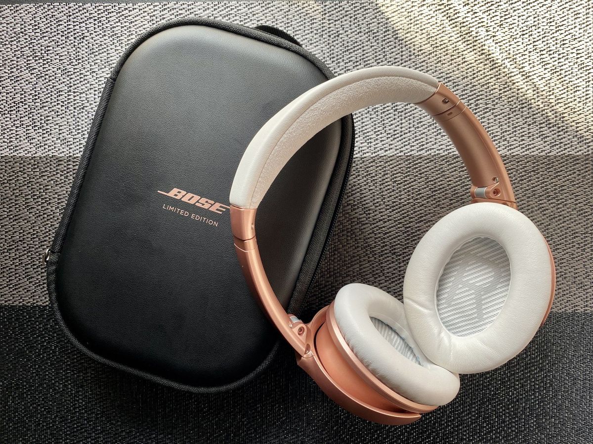 Rose Gold Bose QuietComfort 35 II with case