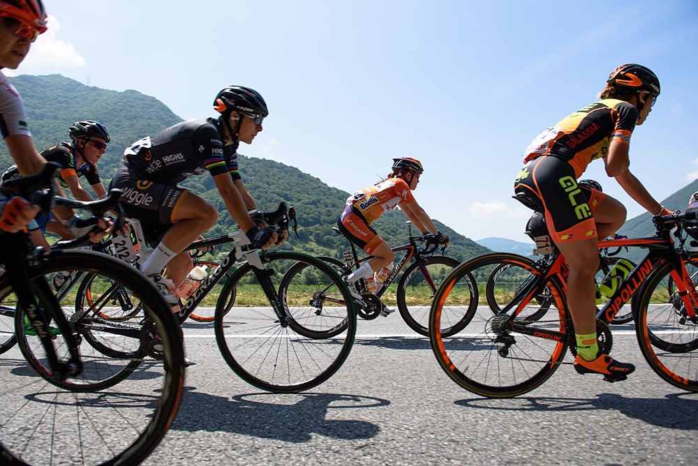 Karol-Ann Canuel (Boels Dolmans) along the lakeside at Giro Rosa 2016 - Stage 4