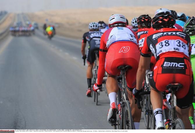 Crosswinds split the peloton