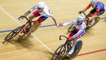 Mark Cavendish slingshots Bradley Wiggins into the race