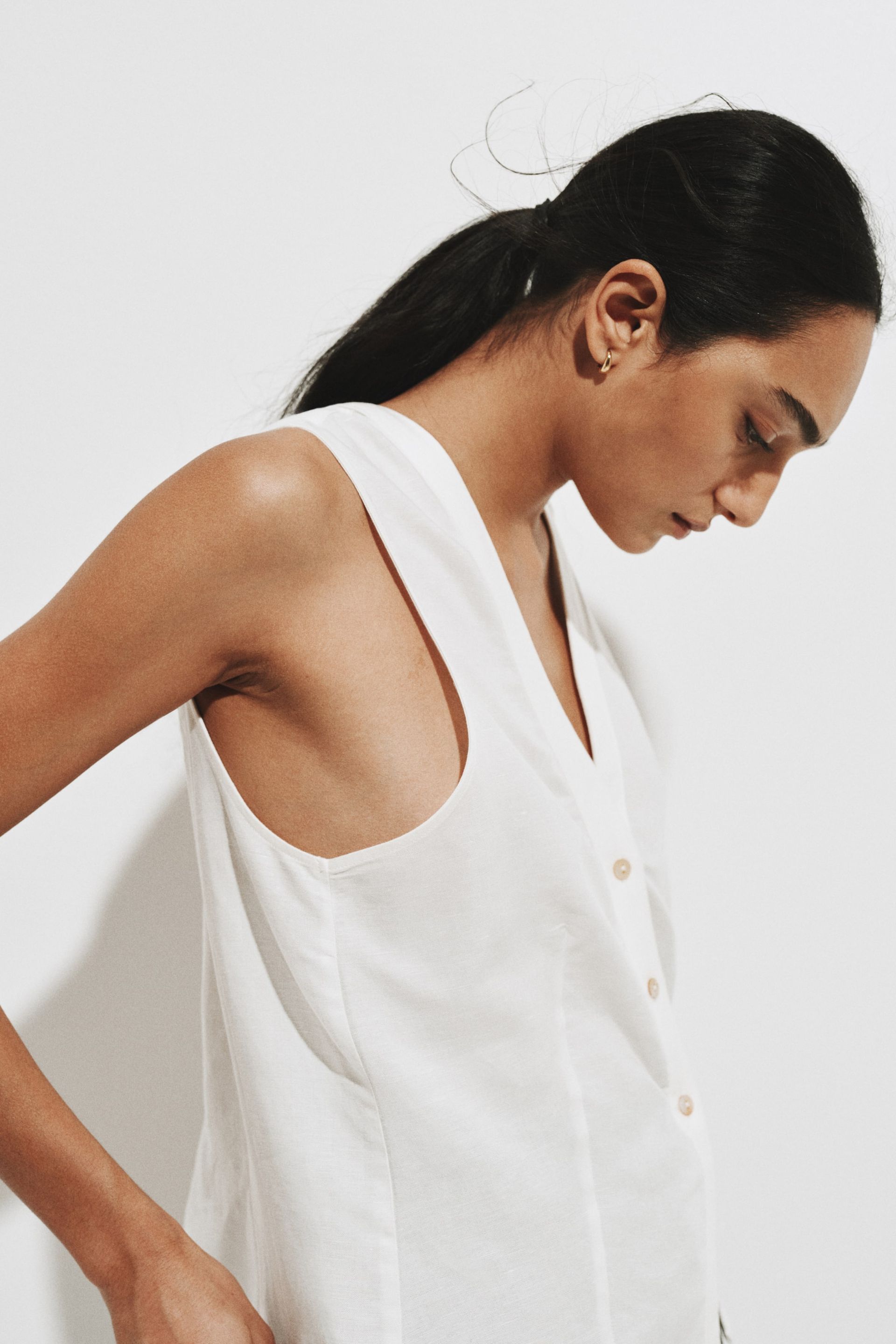 Sleeveless Linen-Blend Shirt - Brown