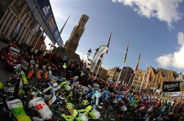 The Farense Vini-Selle Italia team at the start line