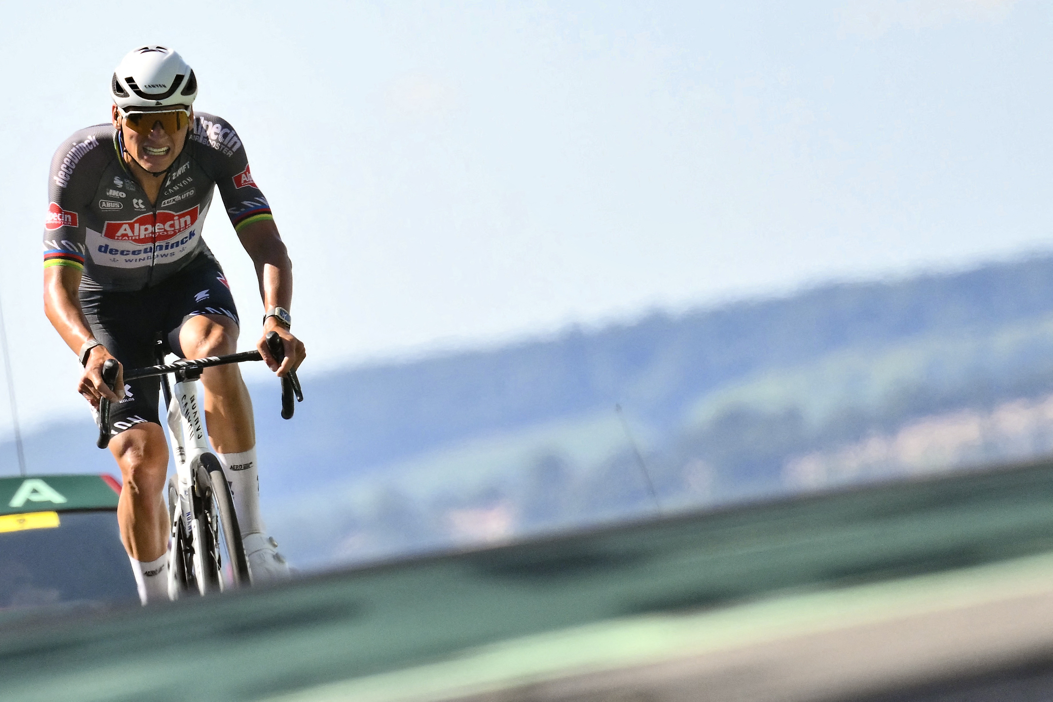 Tour de France stage 7 Live - Will Van der Poel cling onto the yellow jersey or does another GC shake-up beckon?