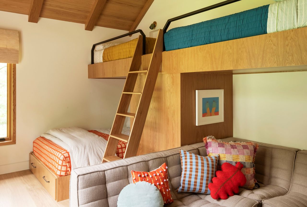 Children&#039;s bunk beds with seating area