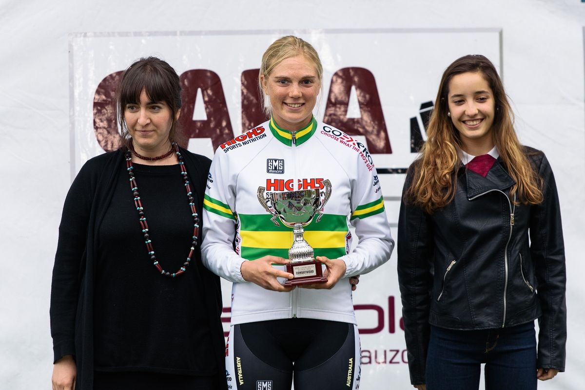 Louisa Lobigs accepts the prize for most aggressive rider