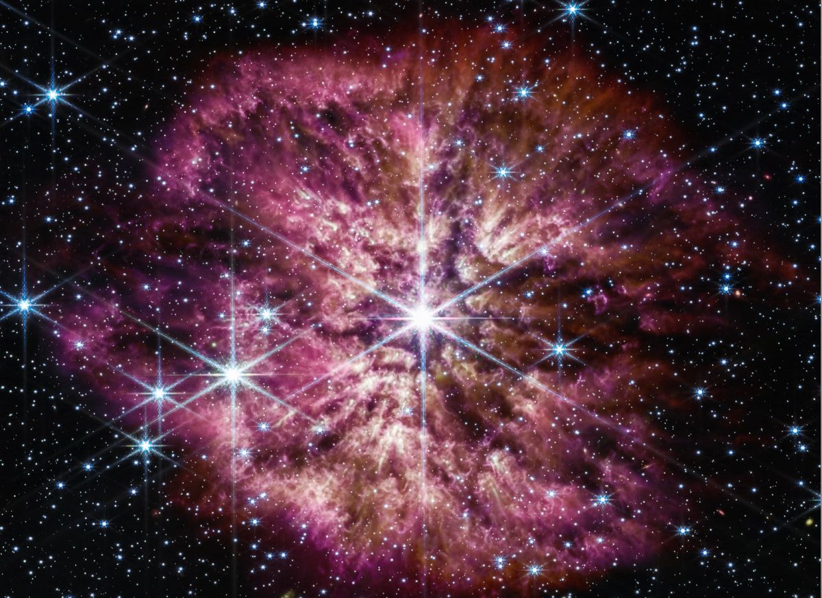 Telescopio espacial James Webb ve estrella a punto de convertirse en supernova