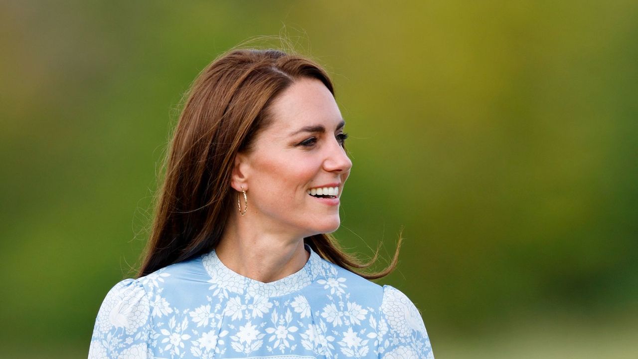 Kate Middleton&#039;s bold red Mulberry bag is our favourite pop-of-colour accessory for all seasons