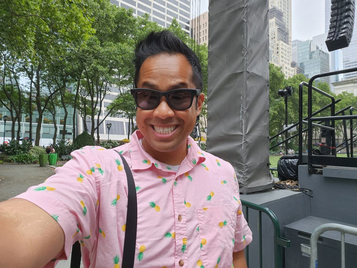 Samsung Galaxy Z Fold 4 inner screen selfie sample.