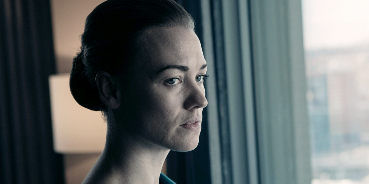 Yvonne Strahovski Has Some Blunt Thoughts About Her Handmaid’s Tale ...