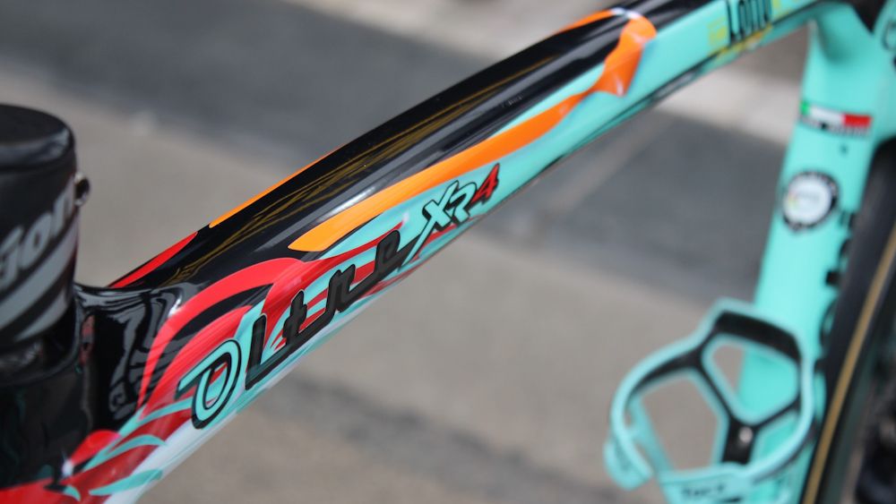 The Oltre XR4 name adorns the toptube