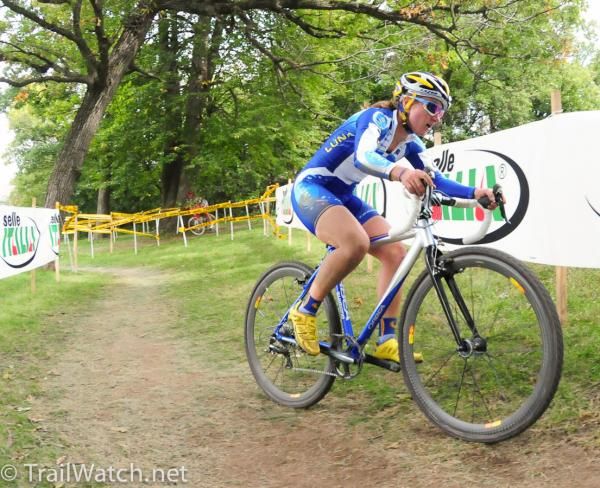 Amy Dombroski (Luna Pro Team) settling in to third position