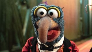 Gonzo smiling in Muppets Haunted Mansion
