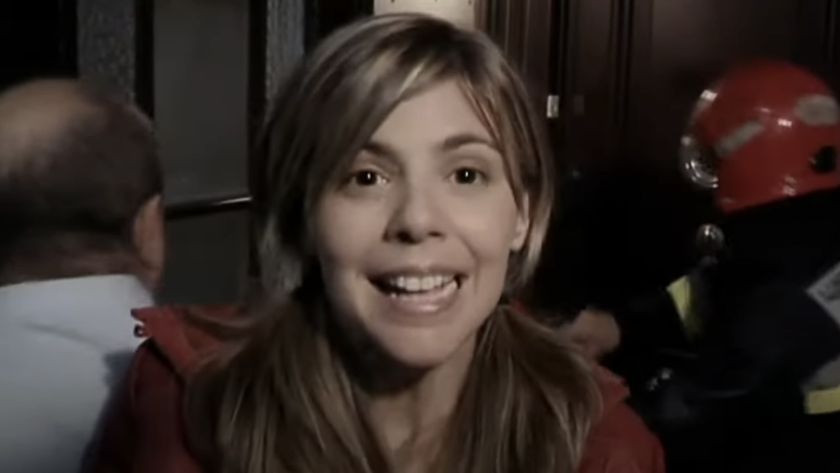 Ángela speaking to camera in hallway in [REC]