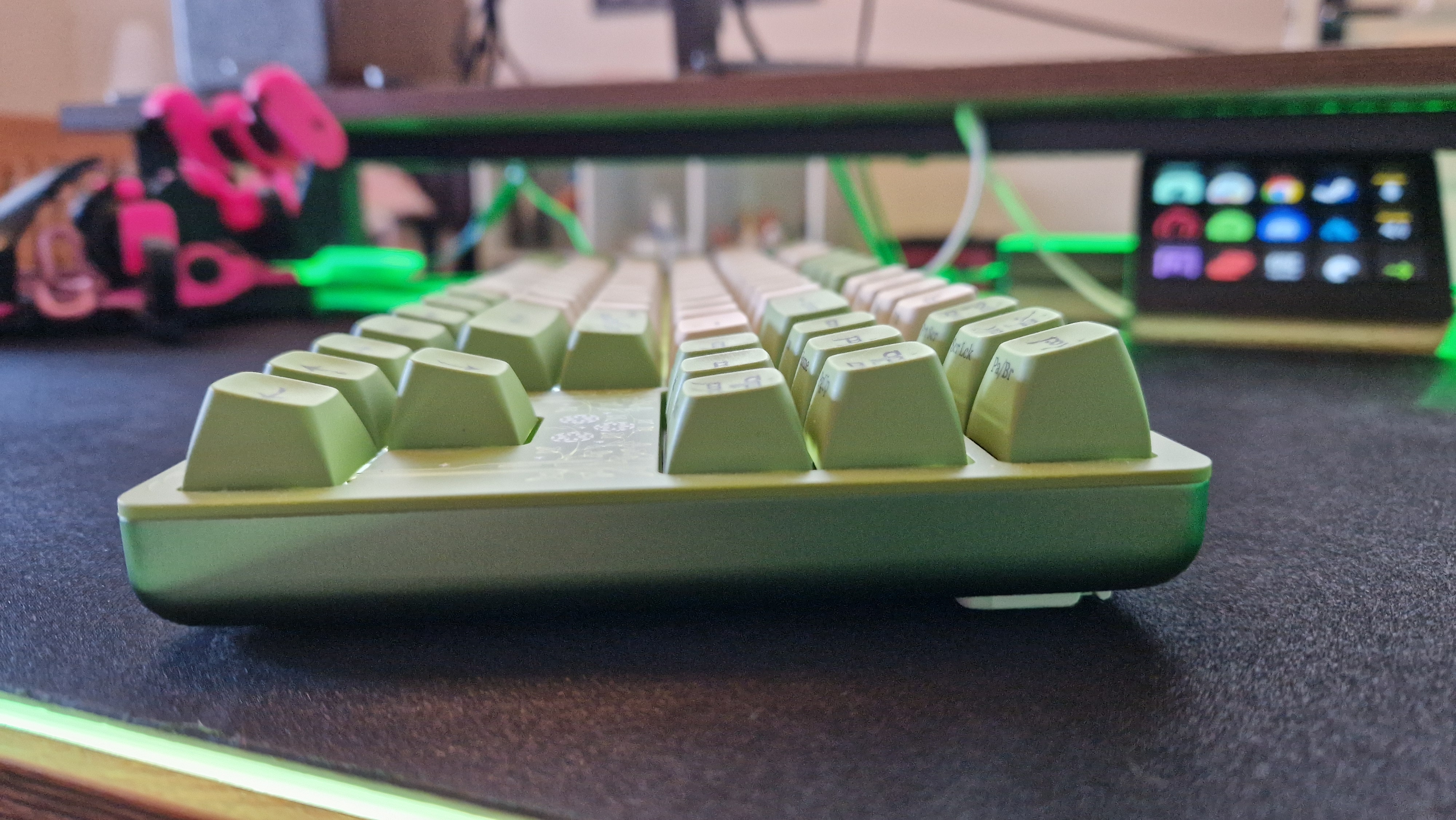 Drop + LOTR Elvish Keyboard image from the side, showing the keyboard's curves and ergonomics