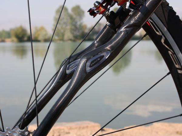 Do Specialized's Zertz elastomeric dampers really work? Hard to say exactly but it's a well-proven concept in other industries and the CruX Pro Carbon does indeed deliver a sublimely smooth ride quality
