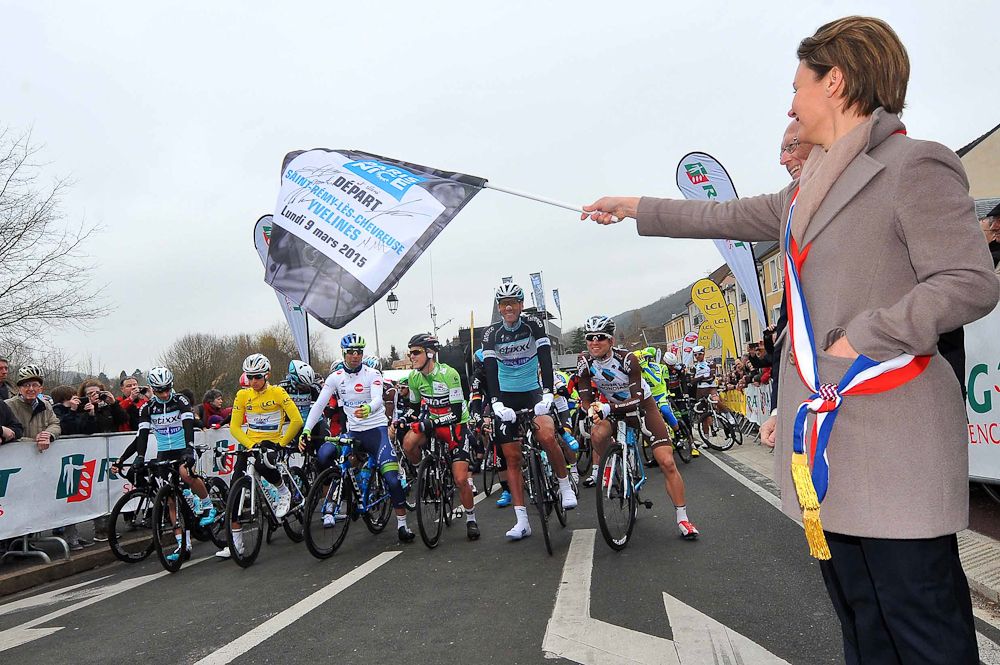 Riders at the start.