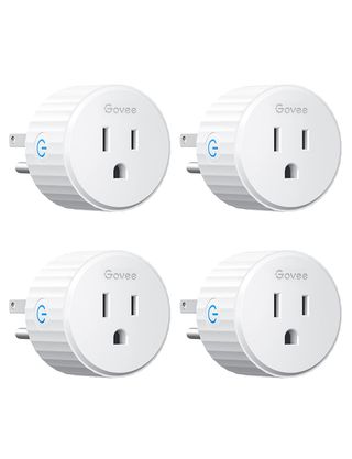4 white smart plugs