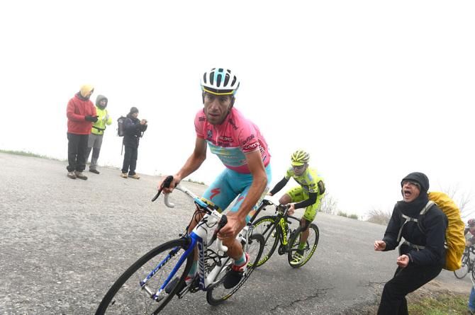 Vicenzo Nibali works to defend his overall lead