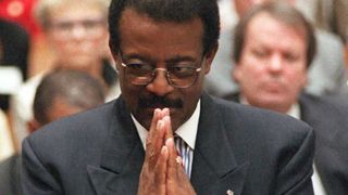 LOS ANGELES, CA - SEPTEMBER 28:O.J. Simpson's lead defense attorney Johnnie Cochran Jr. addresses the jury during closing arguments 28 September in Los Angeles.Cochran implored the jury to ga