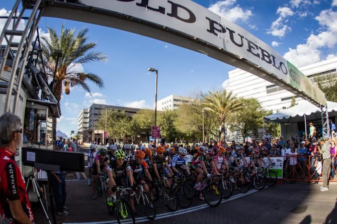 The women's field comes to the line.