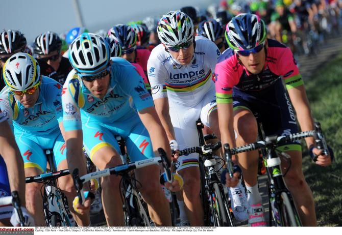 Rui Costa protected by his teammates