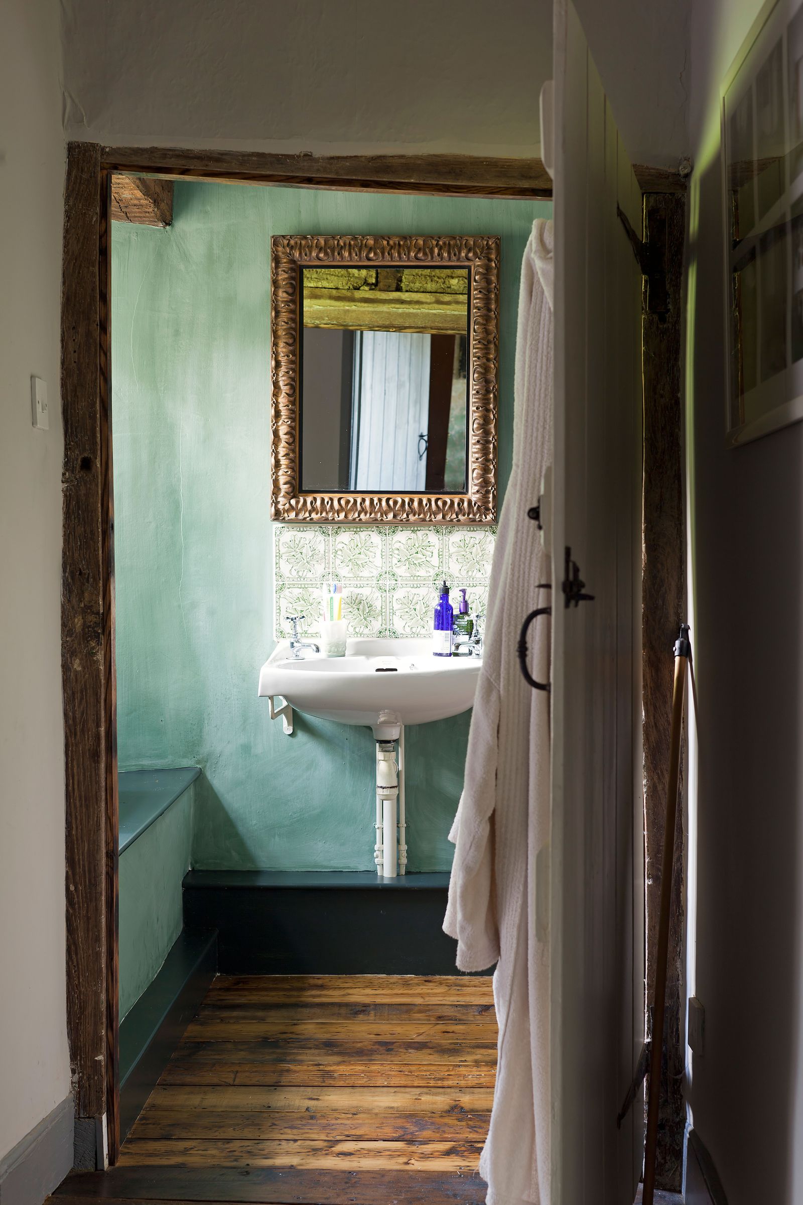 Traditional bathroom ideas: 20 ways to create a classic look | Real Homes