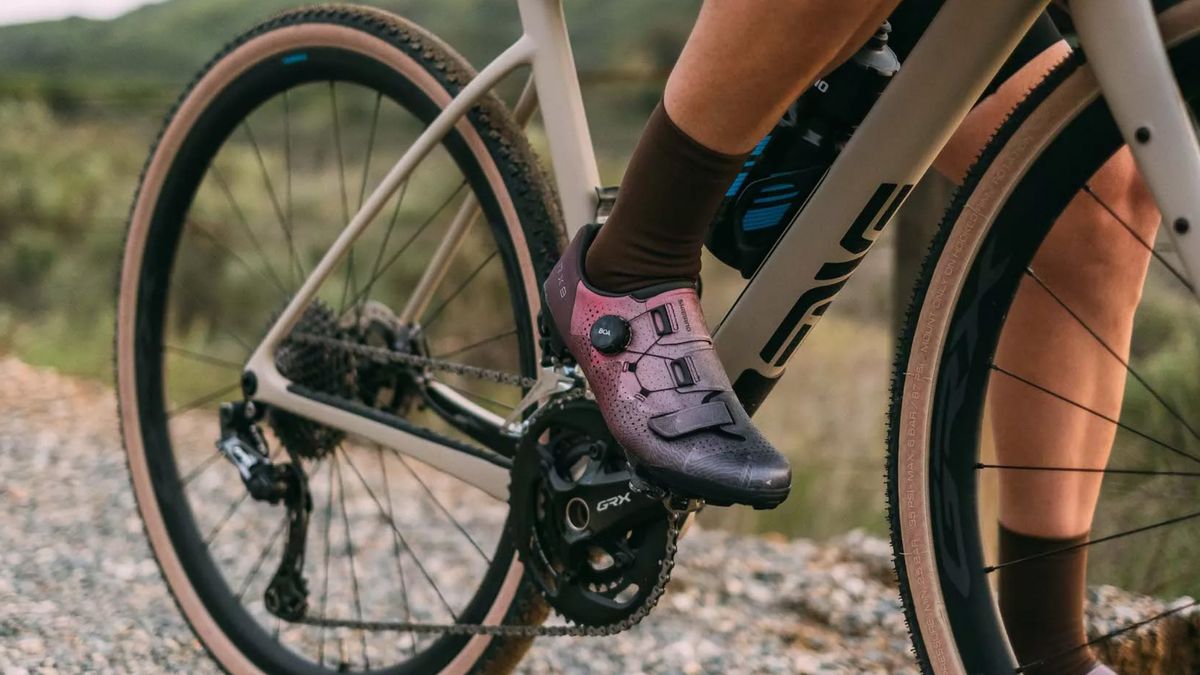 Gravel rider wearing the special edition Unbound RX8 shoe