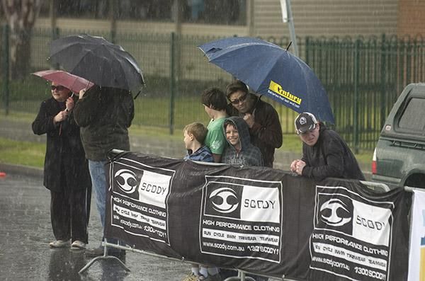 Fans braved the rain and cold weather to watch the tour in Bairnsdale.